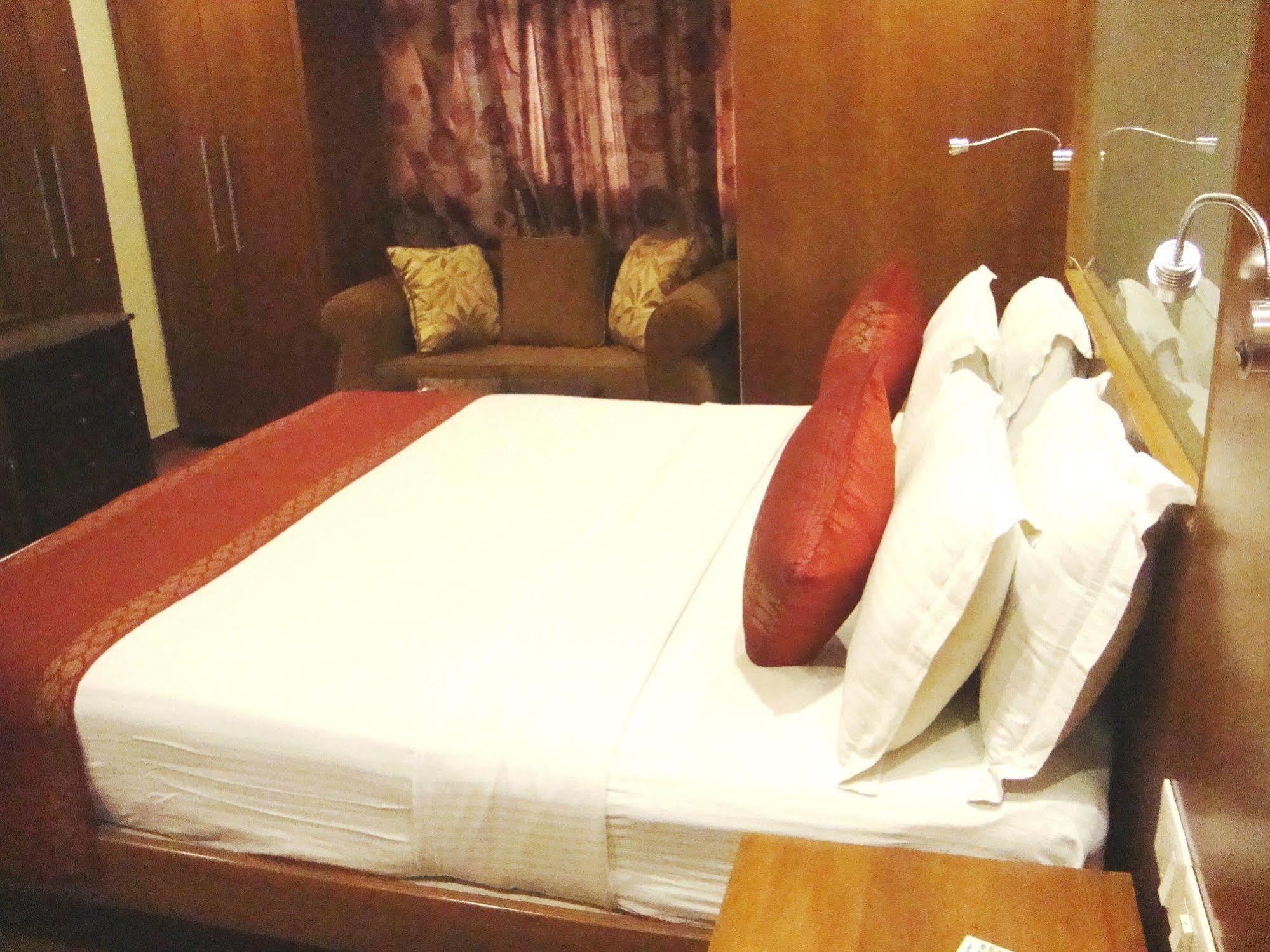 Hotel Emarald, ניו דלהי מראה חיצוני תמונה