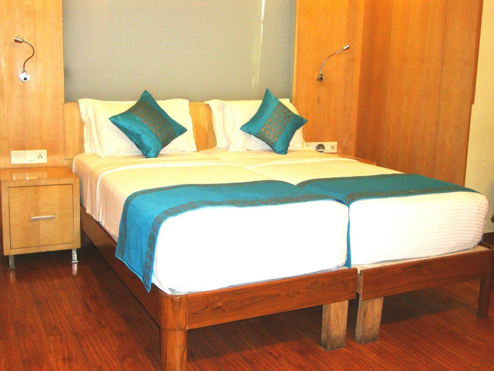Hotel Emarald, ניו דלהי מראה חיצוני תמונה